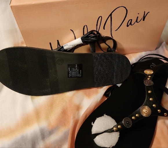 Wild Pair Earheart Black T Strap Sandals Size 10.5 NIB - Picture 7 of 10